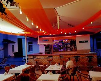 Tolan Apartments - İçmeler - Bar