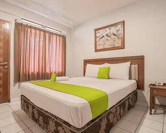 Yehezkiel Hotel Lembang Mitra RedDoorz - Lembang