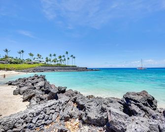 Luxe Maunalani Resort Condo with Pool and Beach Access - Puako - Strand