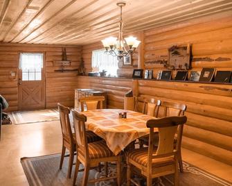 Beaver Guest Ranch - Lone Butte - Comedor