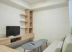 Comfy Modern 2BR at Meikarta Apartment By Travelio - Cikarang - Living room