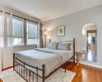 Centrally Located Burbank Duplex Near Hollywood! - Burbank - Bedroom