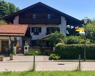 House Ullmann - Holiday apartment Mia - Bad Kohlgrub - Gebäude