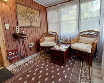 Nature Nook Cabin, your peaceful hideaway ~ 25 mins to the Dells - Oxford - Sala de estar
