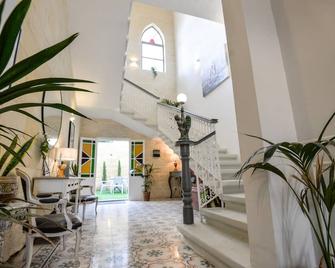 Charming 4-bedroom villa with Jacuzzi, AC and WiFi in fabulous San Lawrenz. - Ħamrun - Lobby