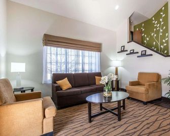 Austinburg Hotel by IHG - Austinburg - Sala de estar