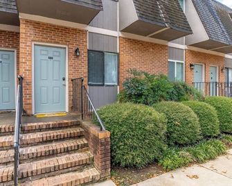 Townhouse, Airport, Downtown, 2 Tvs, Wi-Fi - Columbia - Edificio