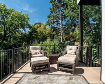 Spacious Modern Build, 4 Bd/4 Ba, Near Downtown And Hwy - Oconomowoc - Balkon