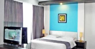 Hotel Victoria River View - Banjarmasin - Camera da letto