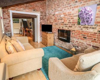 Ivy House Barn - Sleaford - Living room