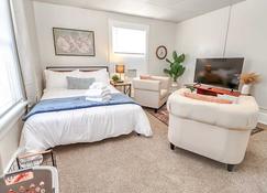 5bd 1b 10 guest Spacious bedrooms NEW - Lincoln - Habitación