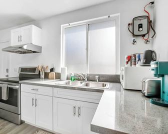 Cozy Guesthouse near Downtown Alhambra - Alhambra - Cocina