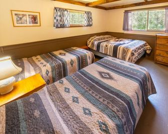 Step Back in Time: Historic 1912 Riverside Cabins at Camp Layman - Graeagle