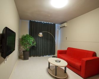 Jinjiang Inn Wuhan Huanghelou Fuxing Road Metro Station - Wuhan - Living room