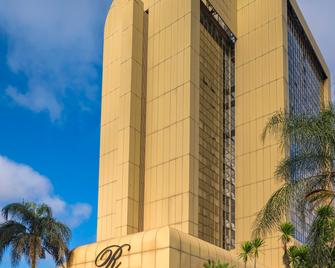 Rainbow Towers Hotel And Conference Centre - הררה - חדר שינה