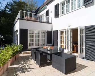 هوتل فيلا إم بارك - دوسيلدورف - شرفة مرصوفة