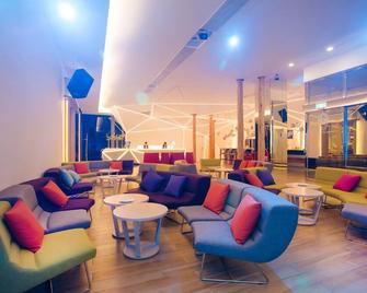 Hotel 7 Taichung - טאיצ'ונג - טרקלין