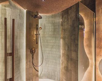 Seascape Resort & Spa Sanur by Ini Vie Hospitality - Denpasar - Baño