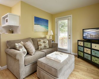 Breezeway Boutique Hotel - Westerly - Living room