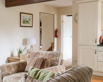 The Hayloft At Tennant Barn, Character Holiday Cottage In Malham - Skipton - Living room