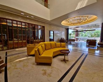 Hotel Ilark - Bhuj - Lobby