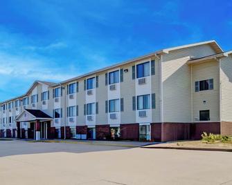 Capital O Amerihost Inn and Suites Kingdom City Hwy 54 MO - Kingdom City - Edificio