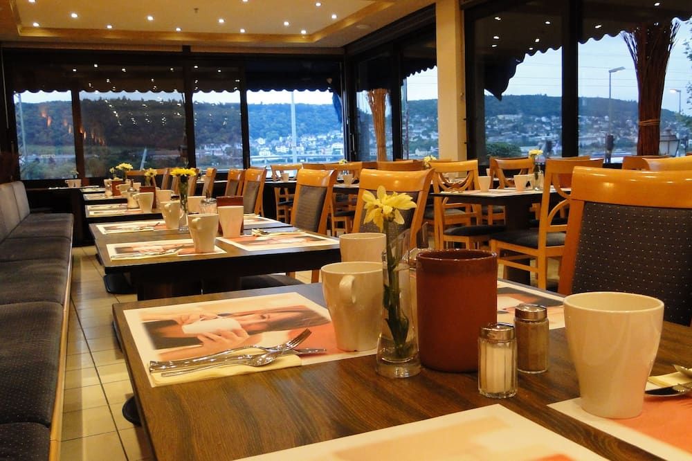 هوتل تراوبي روديشايم - روديشييم ام رهيين - مطعم