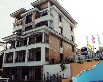 Paraizo Teopolis - Obzor - Building