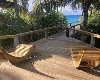 Bahamas oceanfront paradise. 250 off if you stay 8 nights. - Cockburn Town - Balcony