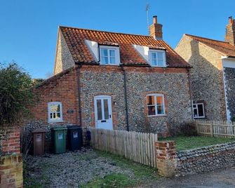 Fairfield Cottage - Binham - Building