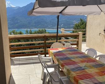 House / Chalet near the forest. cycling, walking, relaxing - Saint-Apollinaire - Balcón