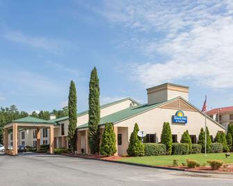 Days Inn & Suites by Wyndham Norcross - Norcross - Edificio