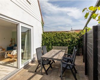 Holiday home with sun terrace facing south-pet-friendly - Westkapelle - Balkon