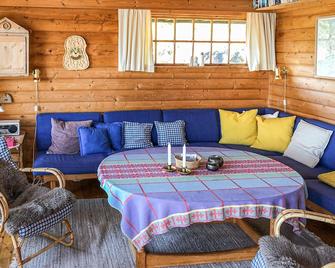 Cozy cottage on the island of Gumøy with its own beach. - Kragerø - Living room