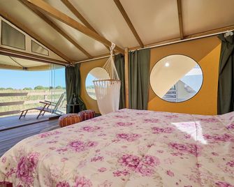Studio Apartment 'Suite Glamping Vicino Al Mare' with Private Terrace and Wi-Fi - Piombino - Schlafzimmer