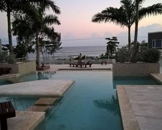 Jasmine Palms at Miramar - 3 Bedrooms - Bahía Montego - Piscina