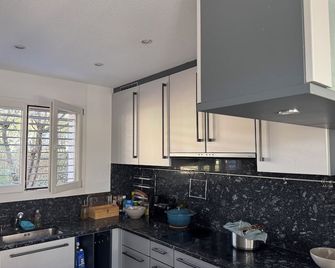 Vk - Zürich Airport - Homestay - Härdlen - Kloten - Kitchen