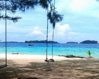 Harapan Solata Homestay - Thousand Islands - Beach