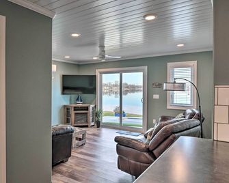 The Lakefront Home - 5 Minutes From Detroit Lakes! - Detroit Lakes - Wohnzimmer