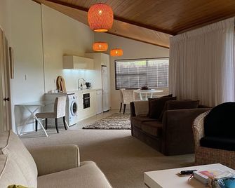 Beluga - Self contained accomodation Kerikeri - Kerikeri - Obývací pokoj