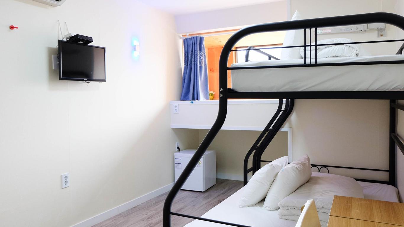 Roadhouse Myeongdong Guesthouse