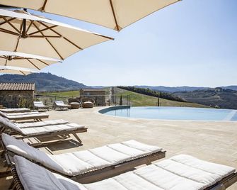 كابانا سويتس - مونتالسنو - حوض السباحة