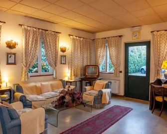 اوتيل ميليتشي - لوكا - غرفة معيشة