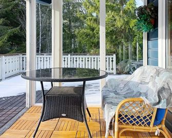 7 Person Holiday Home in Grisslehamn-by Traum - Grisslehamn - Balcón