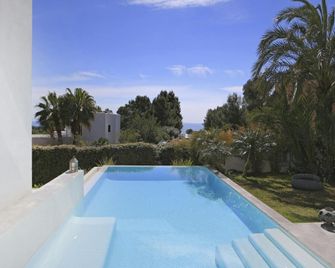 Holiday home with manicured gardens - Nostra Senyora de Jesús - Pool