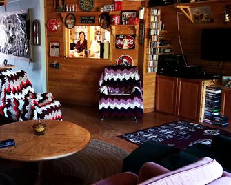 Yellow Dog Lodge - Yellowknife - Bar