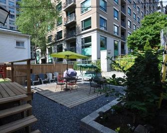 Barefoot Inn - Ottawa - Innenhof