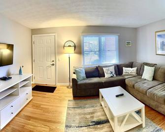 Elmwood Resort Hotel - Wells - Living room