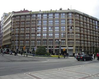 B&b Hotel Gijón Centro Begoña - Gijón - Building