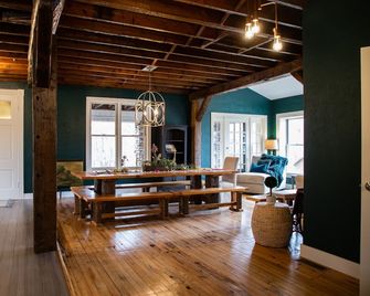 Beautifully Renovated Farmhouse at Maple Sugar Camp. - Rockwood - Comedor